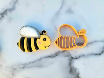 Bee Cookie Cutters With Beehive