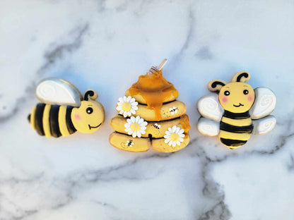 Bee Cookie Cutters With Beehive
